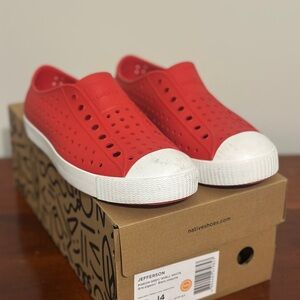 EUC with box Native Kids Jefferson Bright Red Sneakers size 4Y (Womens 5.5)